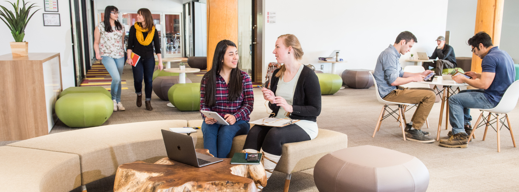 students in Innovation Commons